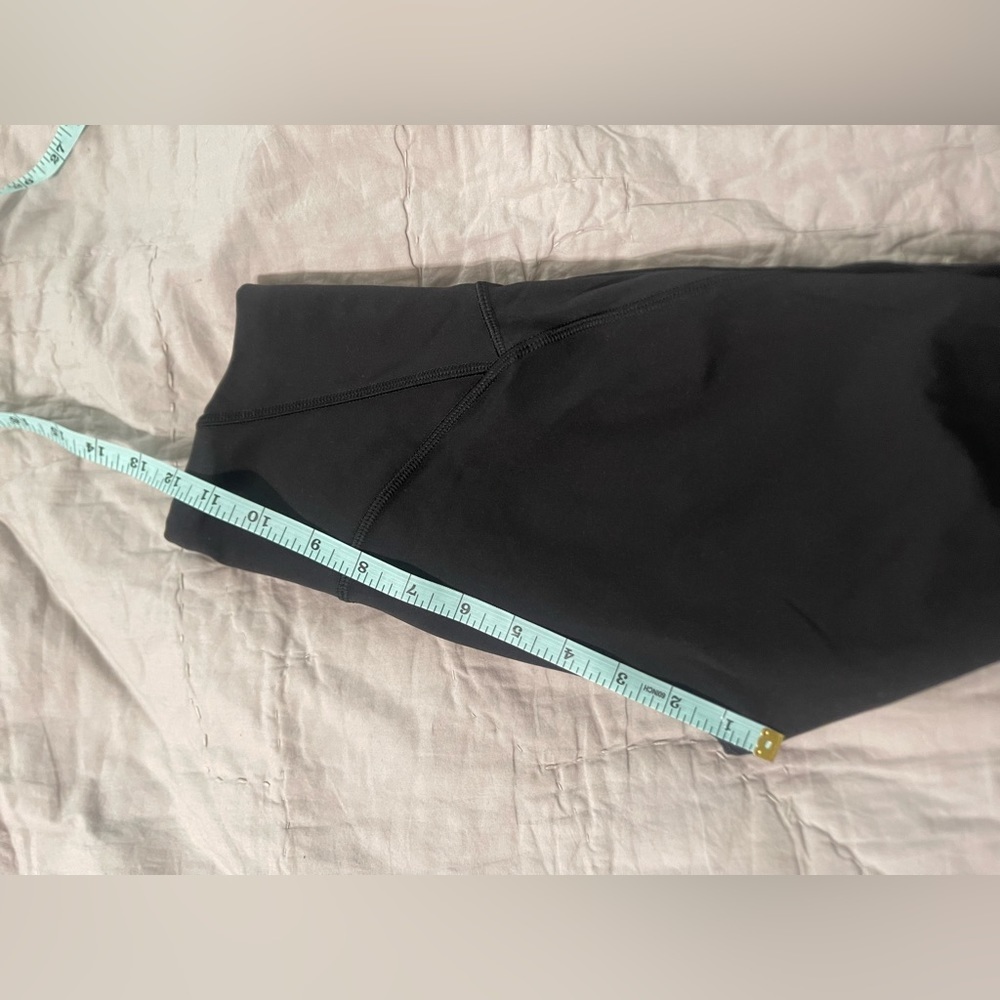 LULULEMON Crop Leggings with Mesh Side/Reflector Fabric - Picture 6 of 7